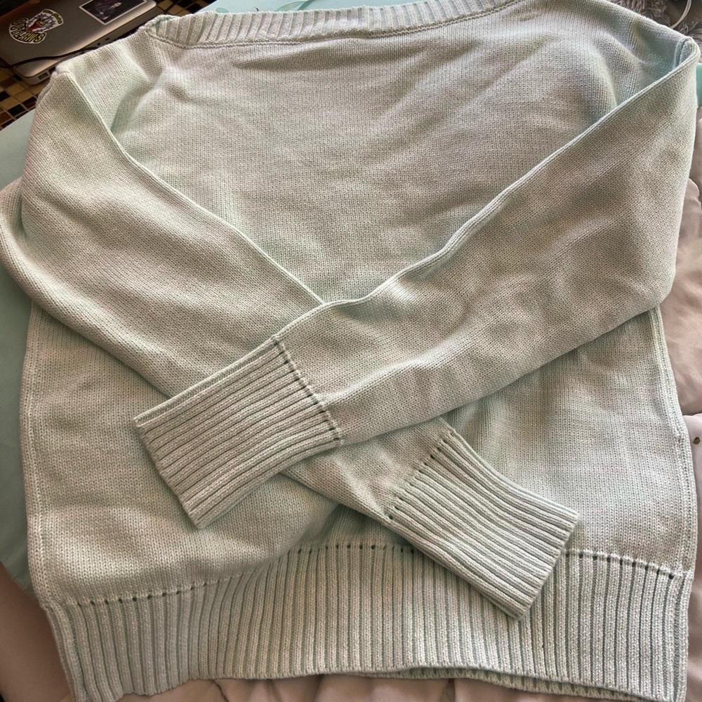 Gap sweater